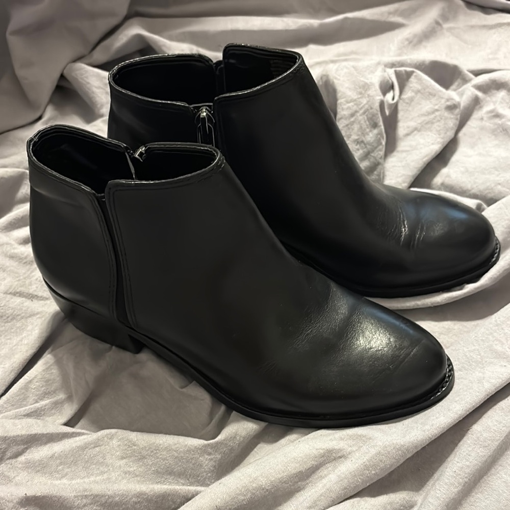 Antonio Melani 7.5 Black Ankle Boots